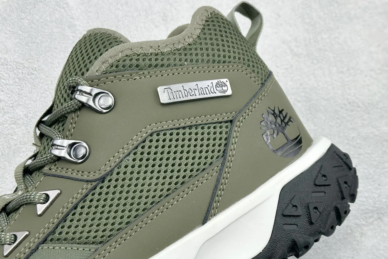 🐲💰 480 terminal store Timberland/Timberland outdoor high-top casual Martin boots series. Guangdong factory quality, original box and original packaging. The fabric is made of Italian 🇮🇹 top-grade frosted fine-grained cowhide. It is paired with anti-odor and anti-corrosion genuine leather latex insoles to give you a perfect wearing experience. The quality is exquisite and durable. A must-have for sportsmen. Specially designed to treat those who are not handsome. High-quality and first-class foot feel. Item number: TBOA5VCVA58